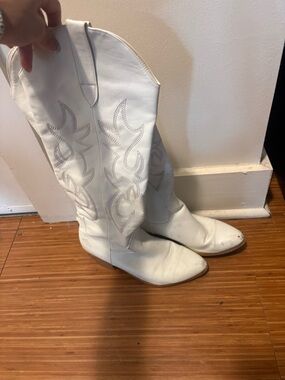 White Women's Western Cowboy Boots - Classic Tall Leather Style